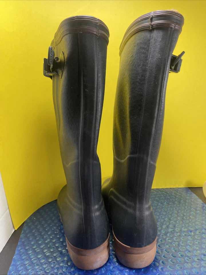 Botas de goma verde oscuro Aigle para hombre EU 41 US 9 talla aisladas banda de rodadura profunda Foto 3 de 4