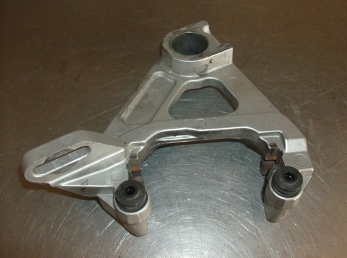 STAFFA SUPPORTO PINZA FRENO POSTERIORE YAMAHA R6 1999 2000 2001 2002 - Picture 1 of 1