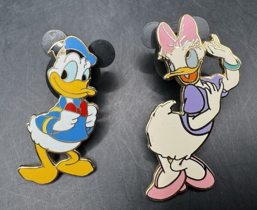 Set Of 2 WDW Walt Disney World Donald & Daisy Duck 1.5” Trading Pins