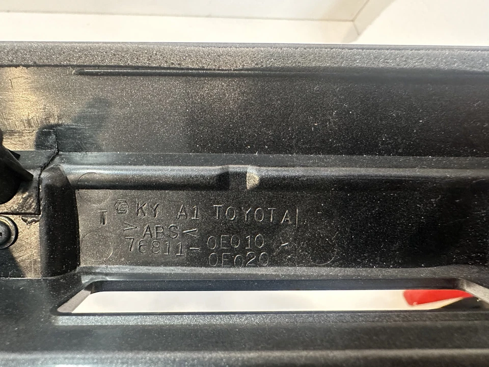 2004-06 Lexus RX330 2007 RX350 PEÇA DE ENFEITE # 76811-0E020 - Imagem 3 de 4