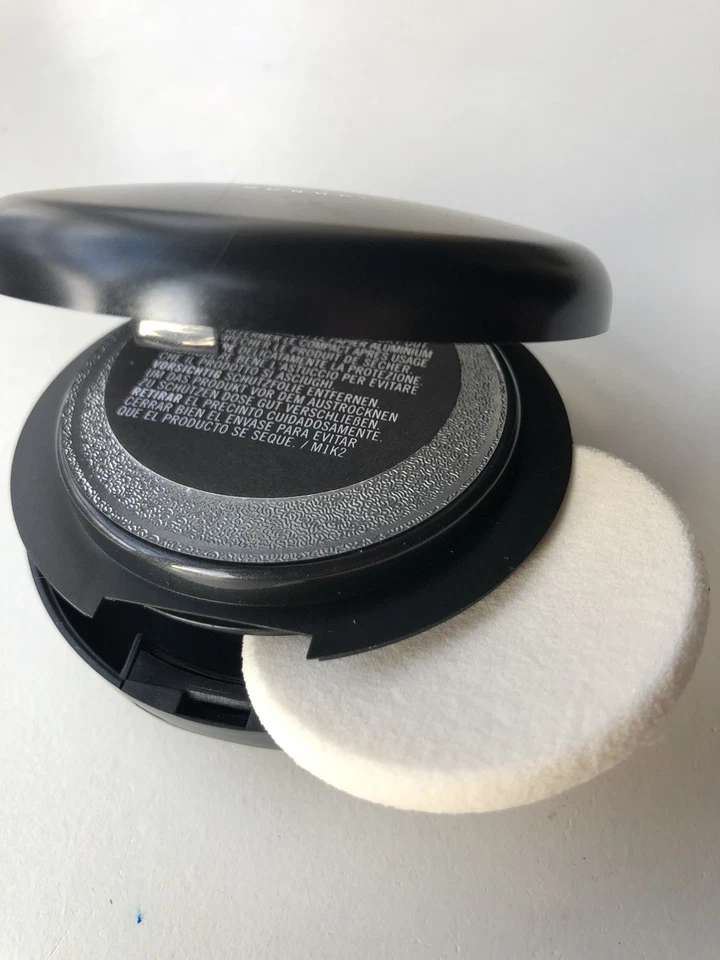 Mac Mineralize LSF 15 Foundation NW25 - VERSIEGELT - Neu in OVP - Bild 4 von 4