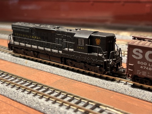 Locomotora Penn Kato escala N SD9 DC/DCC #7621 | Condition: Used