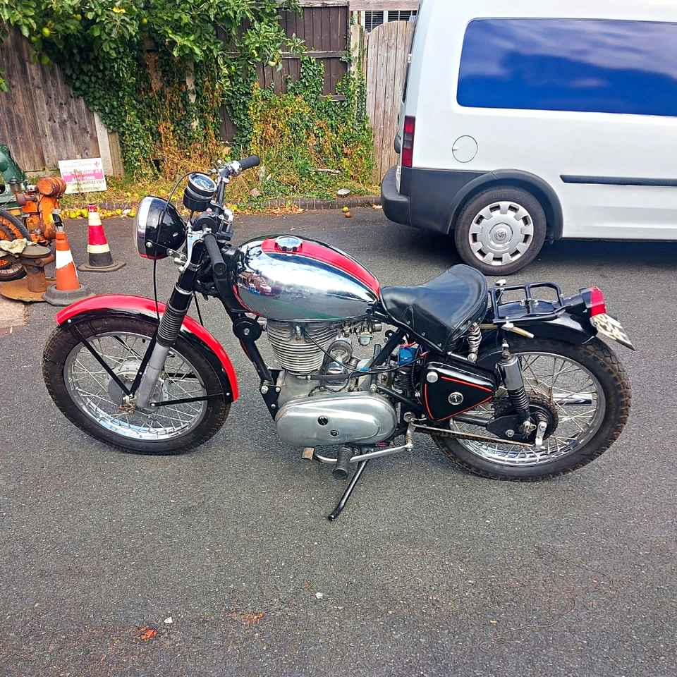 Royal Enfield Bullet - Image 1 of 1