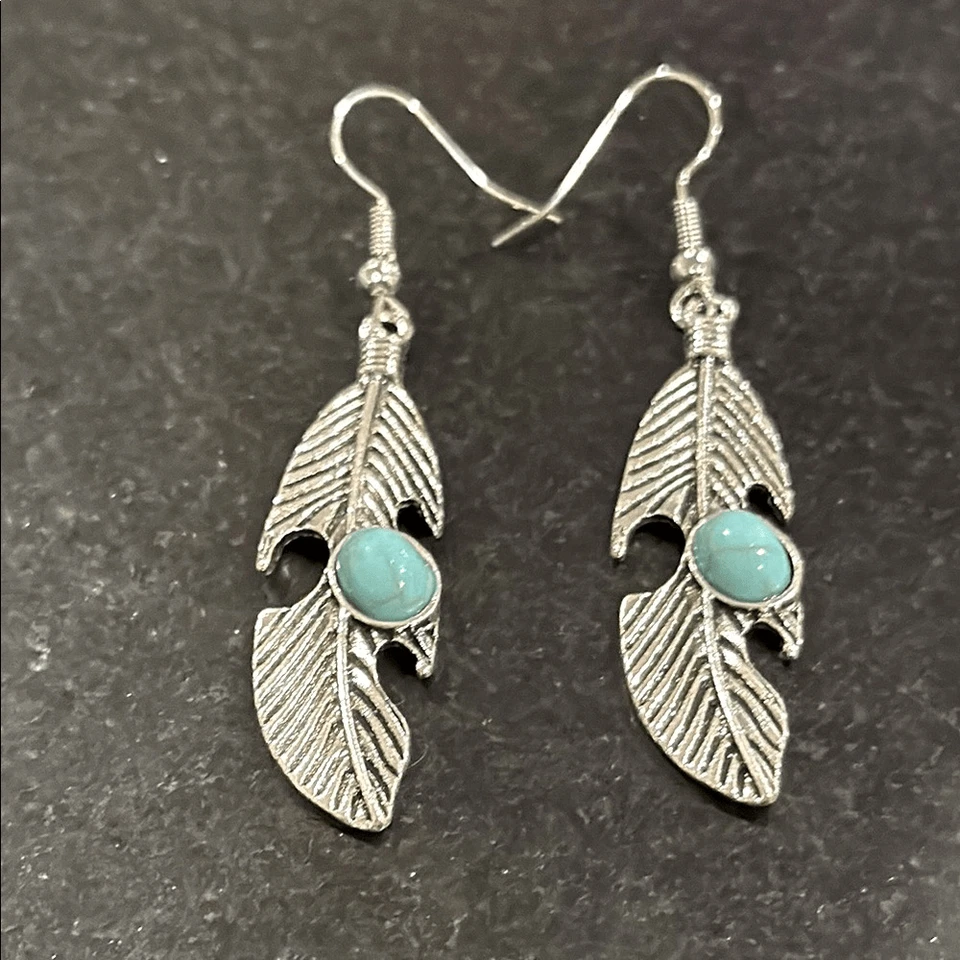 Pendientes Boho Pluma Plata con Imitación Turquesa, Estilo Nativo Americano Occidental Foto 2 de 4