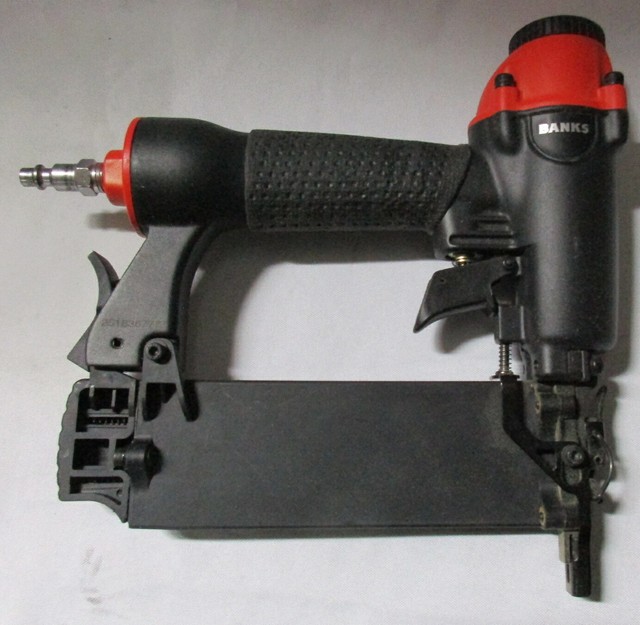 Banks 5/8"2"18 Gauge Brad Nailer Air Stapler Nail Gun used on One