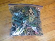 Bulk Lot of 200 assorted Plastic Army Men Action Figures Toy Soldiers