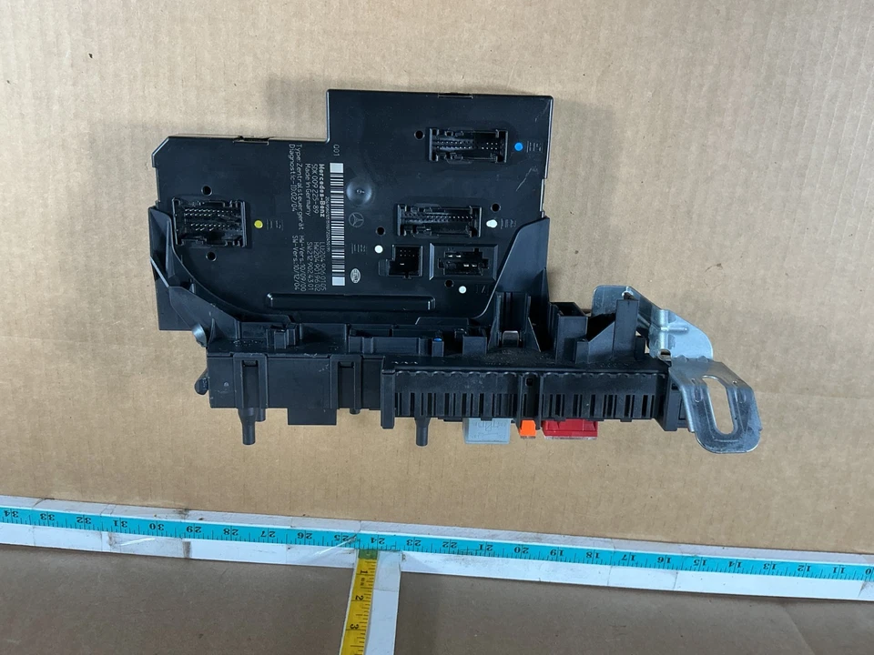 Módulo de caixa de relé de fusíveis 2008-2014 Mercedes Benz C250 A2049060105 fabricante de equipamento original - Imagem 3 de 4