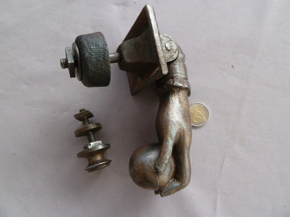 Ancien heurtoir en fonte , main baguée, complet - Photo 2/3