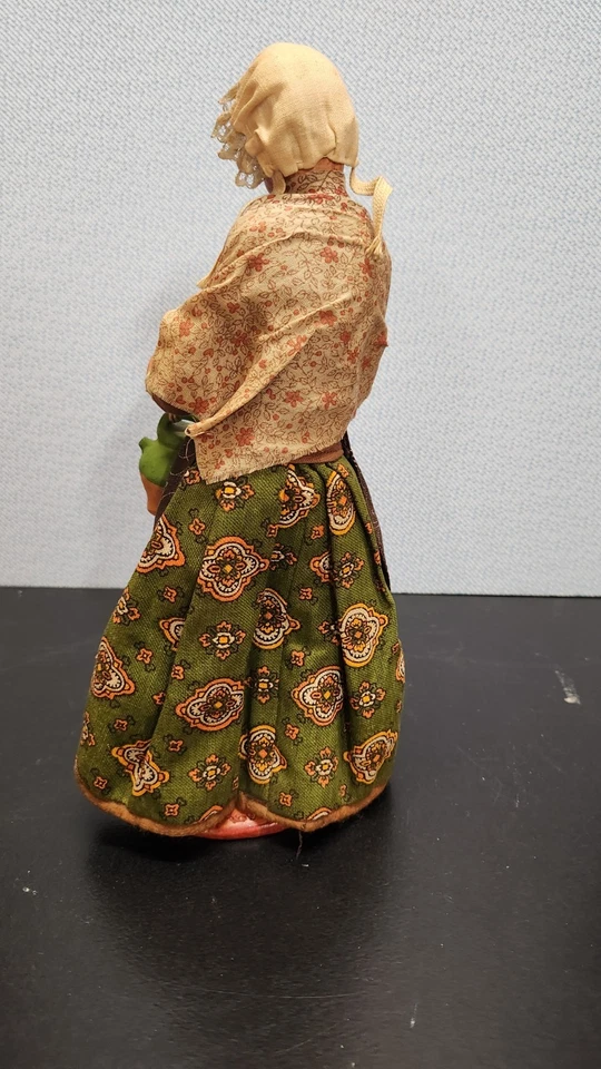 Santon de Provence signé Claude CARBONEL – vieille femme habillée (24 cm) - Photo 2/4