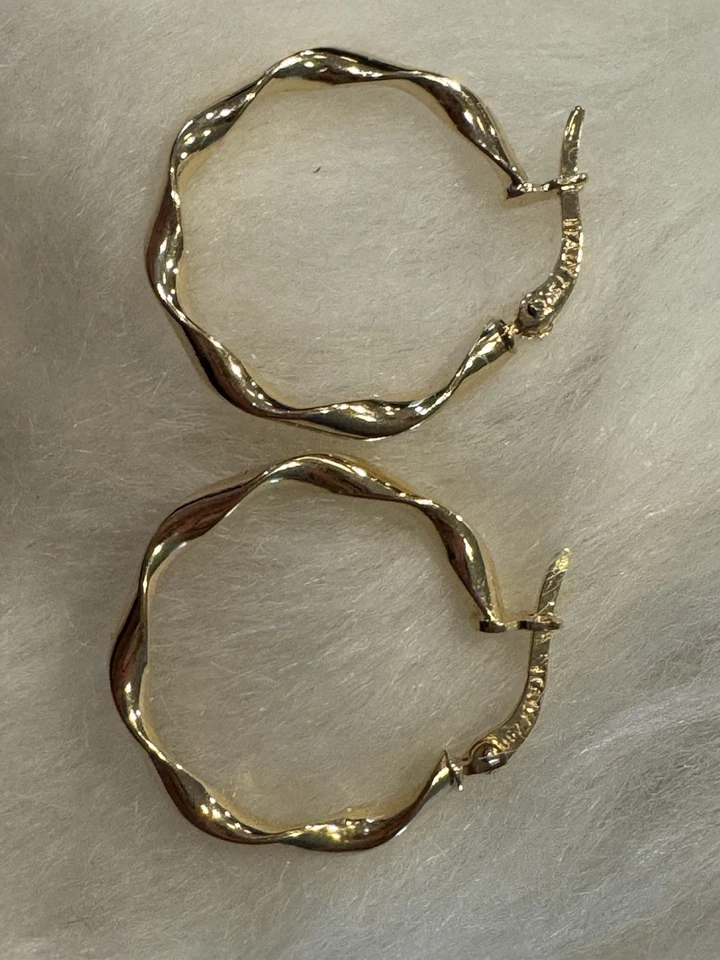 Pendientes de aro con textura de oro de 18k - Oro macizo - 1,7 g Foto 2 de 2