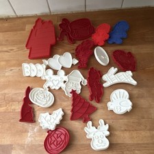 18pc Plastic 3D Cookie Cutter Set Holiday Chr...