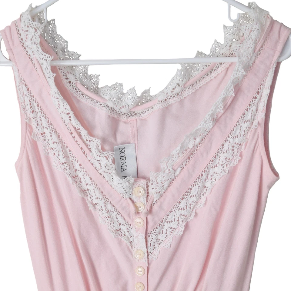 罕见复古 NORMA KAMALI 1980 年代腮红粉色棉维多利亚风格蕾丝连身裤 — 第 2/4 张图片