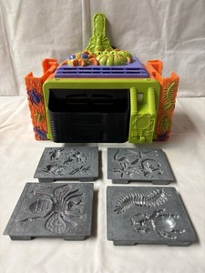 Jakks Pacific Creepy Crawlers Bug Maker Toy Set Incomplete Vintage 2006 Tested