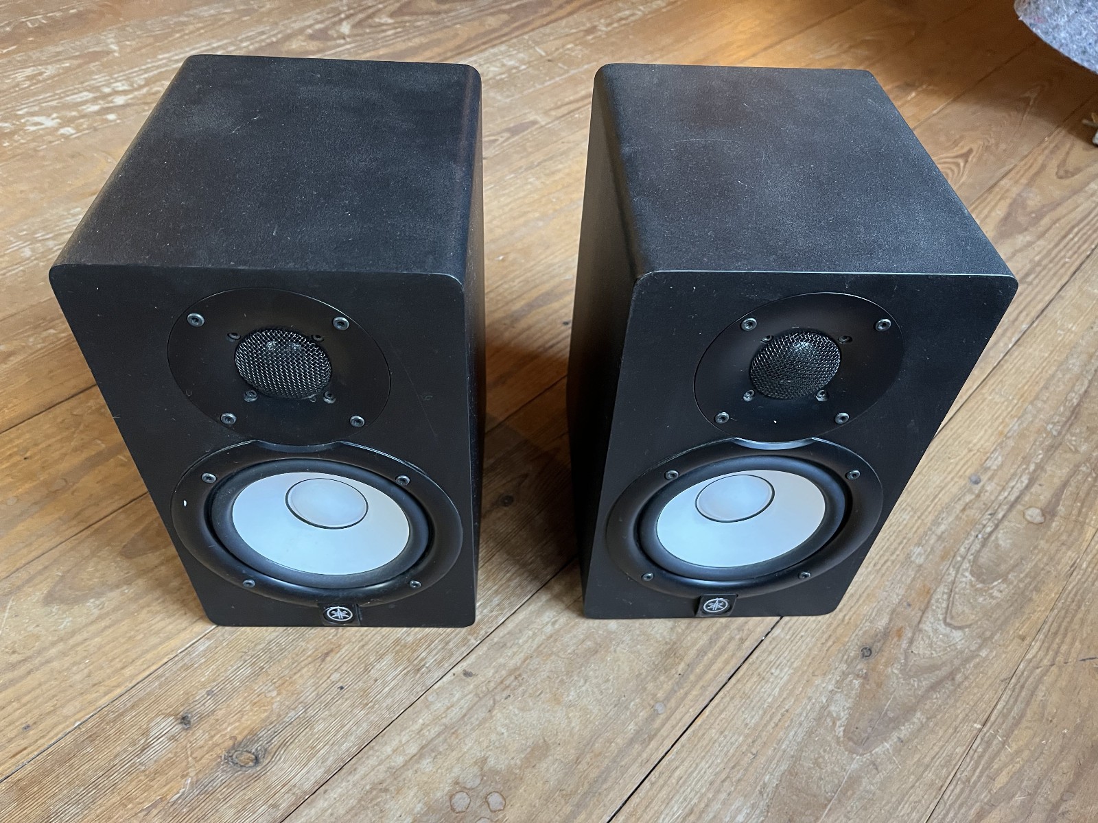 Yamaha Powered Studio Speaker System Model HS5