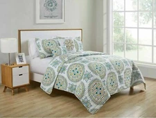 VCNY Home Alexanderia Aqua Medallion 5 piece Queen Quilt Set Queen  5 piece