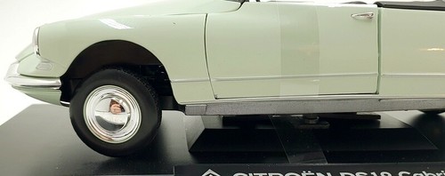 Norev 1/18 Scale Diecast 181562 - Citroen DS19 Cabriolet - Light Pale Green - Picture 4 of 6