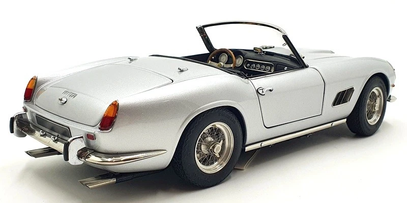CMC 1/18 scale diecast - M-093 Ferrari 250 California SWB 1960 Metallic Silver - Image 3 of 4