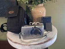 Canon PowerShot Digital ELPH SD750 7.1MP Camera Tested Case Charger Battery