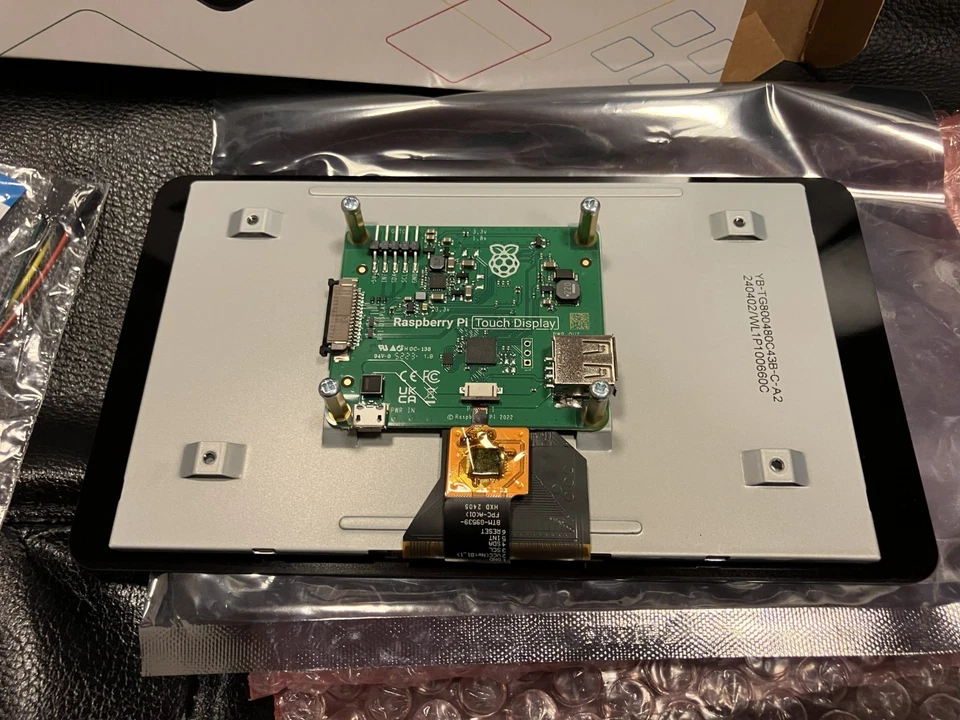 Raspberry Pi Official 7" Touch Screen LCD - Image 4 of 4