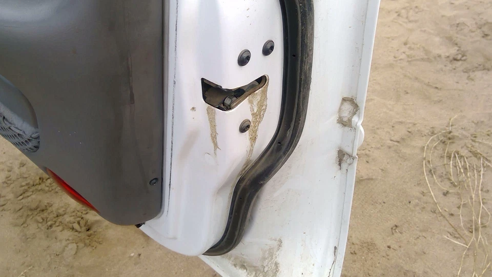 Pestillo de puerta delantera derecha para pasajero Ford Taurus 1998 con varillas/cables OEM Foto 2 de 4