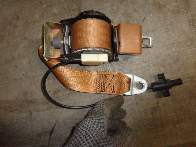 Driver Front Male Seat Belt Chrysler Maserati TC 89 90 91