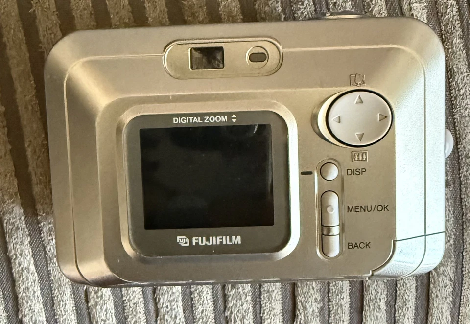 Fujifilm FinePix A Series A101 1.3MP Digital Camera - Metallic silver, photo 3 of 4
