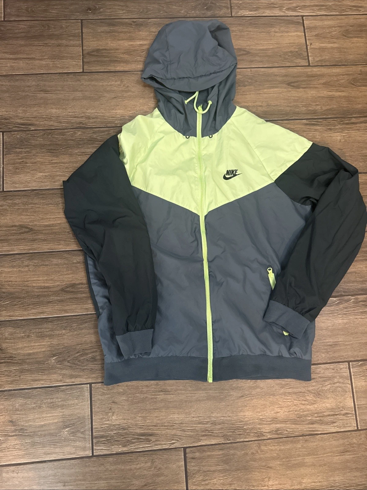 Vintage Nike Men's Waterproof Full Zip Hooded Jacket Size M.