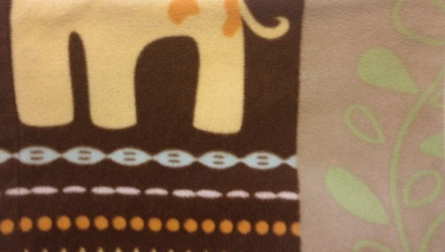 MANTA BEBÉ AMY COE marrón animales de la selva cuadrados león safari jirafa hipopótamo Foto 3 de 3