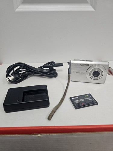 Casio EXILIM ZOOM EX-Z60 6.0MP Digital Camera Silver Charger Battery See Descrip