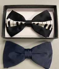 2 VERY NICE ADULT SIZE MENS BOW TIES 1 COOOL MUSIC PIANO THEME 1 NAVY BLUE EUC!