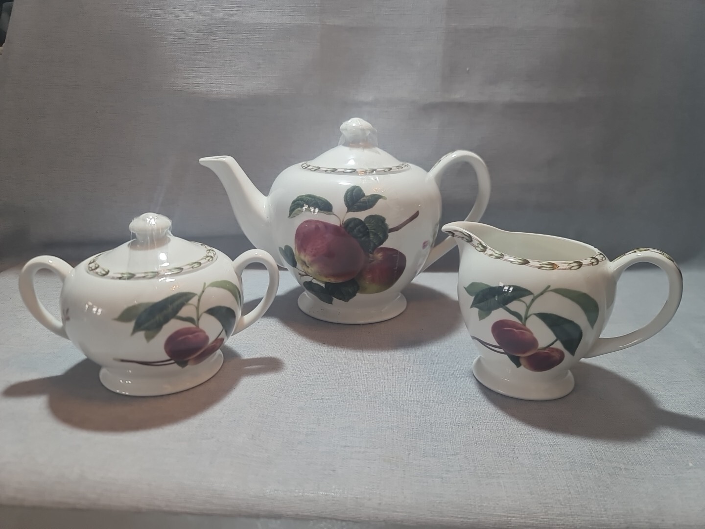 The Royal Horticultural Society Queens - Nutten Obst - große Teekanne