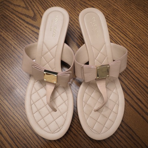 COLE HAAN Ivory Leather Bow Low Heel Wedge Thong Sandals Size 7 1/2B