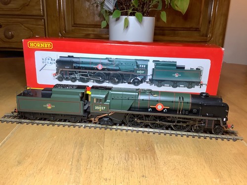 Hornby R2268 BR 4-6-2 Rebuilt Merchant Navy Class 35027 Port Line - Picture 2 of 5