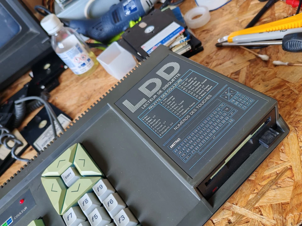 Amstrad Cpc 664 clavier QWERTY 100 % Fonctionnel révisé sans écran et disquettes