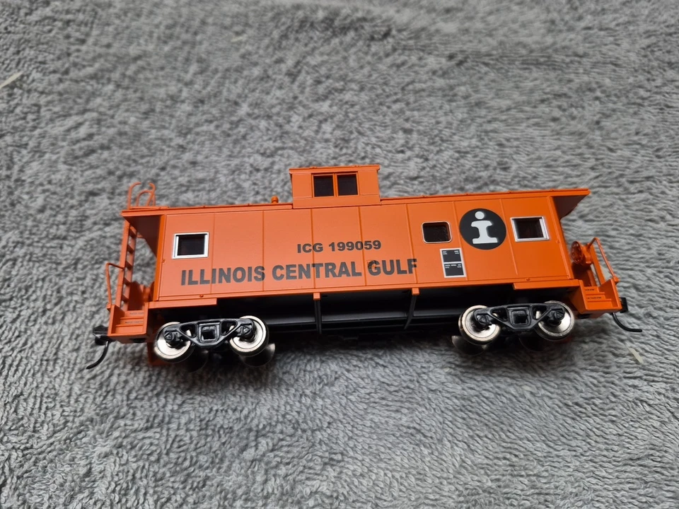Walthers-International Wide-Vision Caboose - Ready to Run -- Illinois Central Gu - Image 3 of 4