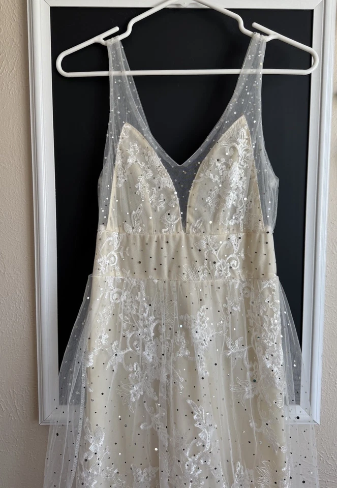 Vestido creme e transparente - Imagem 4 de 4