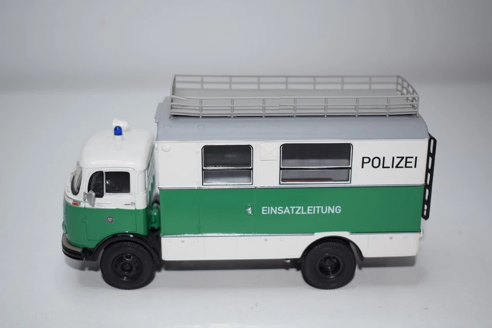 B87 1:43 PREMIUM CLASSIXXS MERCEDES-BENZ LP911 CAMION POLIZIA BUONE CONDIZIONI. - Immagine 2 di 4