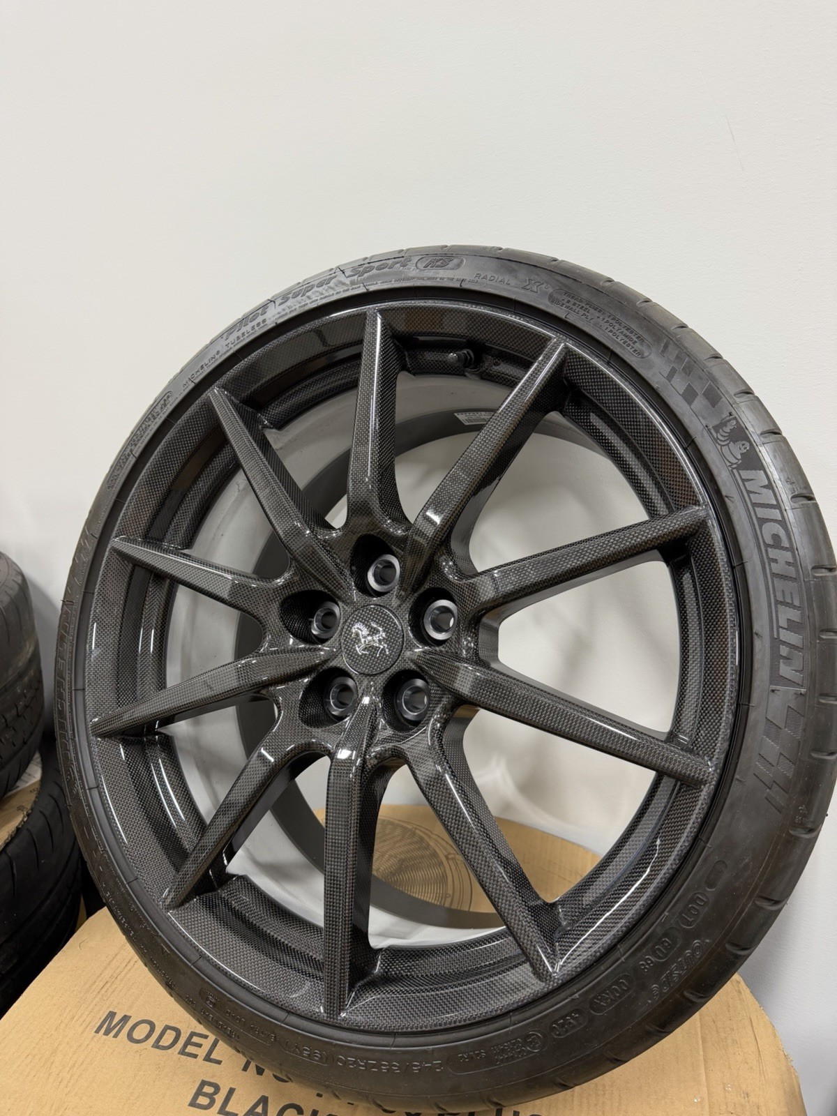 Factory Ferrari Carbon Fiber Rims And Tires