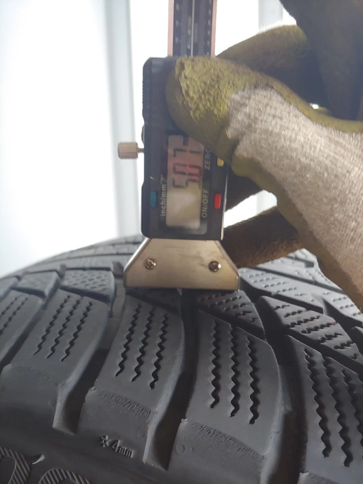 4 Bridgestone Blizzak LM001 17 Zoll Winterreifen 225/45 R17 91H RFT M+S DOT2019 - Bild 2 von 3