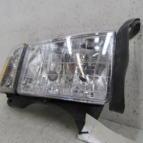 Farol de passageiros com modelo esportivo compatível com 99 00 01 02 DODGE Ram 2500 - Imagem 4 de 4