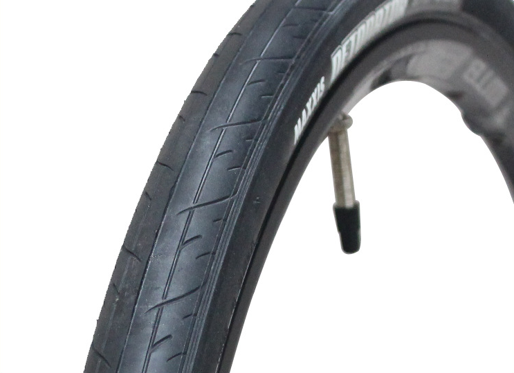 Maxxis Detonator X Tyre Pair Maxxis Detonator 26 X Mountain Road