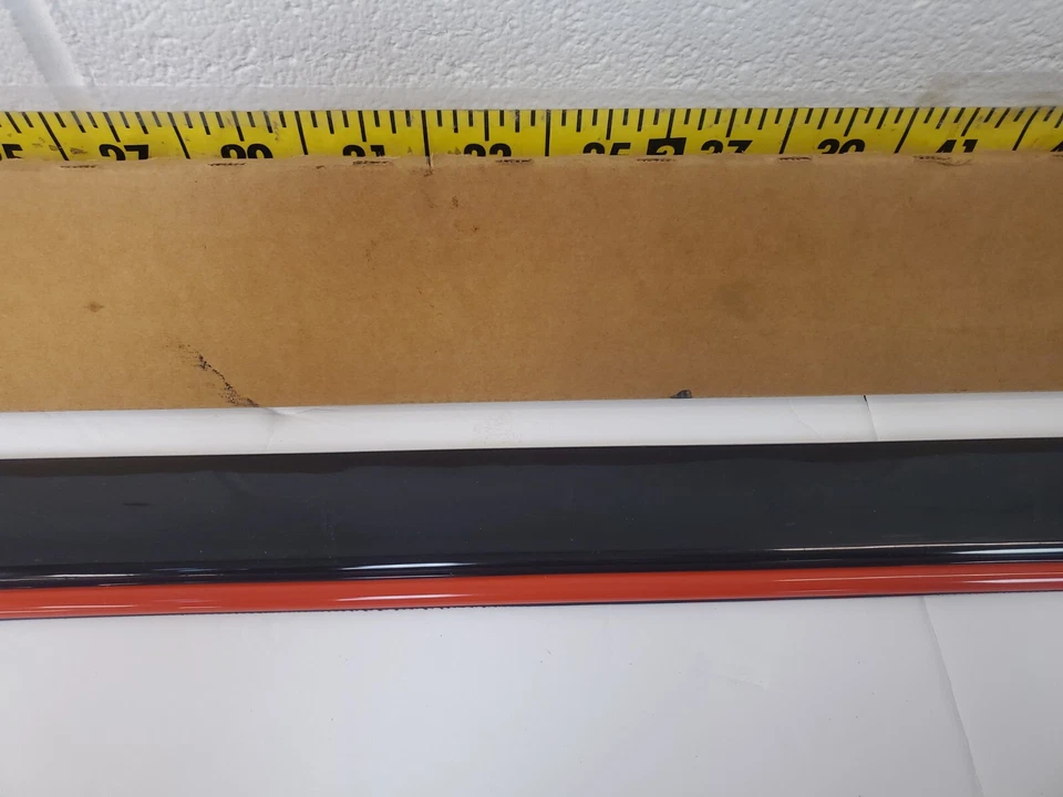 Moldura de acabamento central vermelha direita porta dianteira Chevrolet Córsega 1987-91 fabricante de equipamento original (BIN72) - Imagem 4 de 4