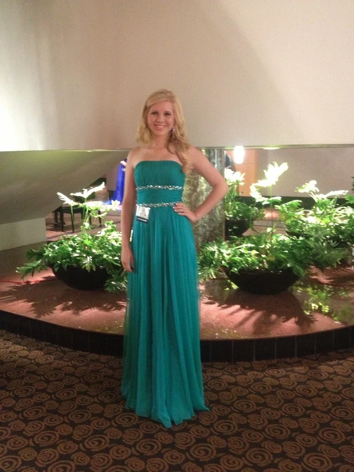 La Femme blue, green, chiffon evening dress, formal, prom, pageant, size 4, long - Image 3 of 4