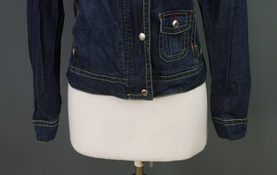 Jaqueta Escada Sport Feminina Azul Denim Fechos de Botões Bolsos com Zíper Tamanho 38 - Imagem 3 de 4