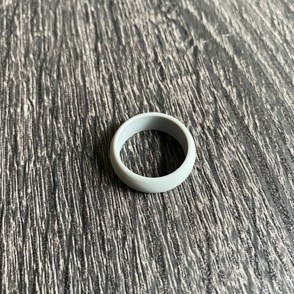 Anillos de silicona para hombre, alianzas de boda individuales de goma de silicona, deportes de seguridad suaves Foto 2 de 4