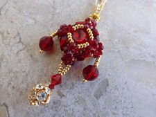 Croce in tessitura in cristallo Swarovski rosso "Siam" e collana Oro Gf 14 Kt