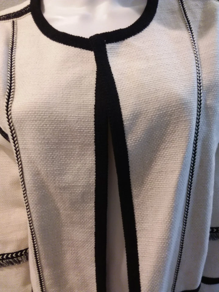 Chaqueta Blazer Moon River Anthropology Mujer Talla M Crema Negro Borde Frente Abierto Foto 2 de 4