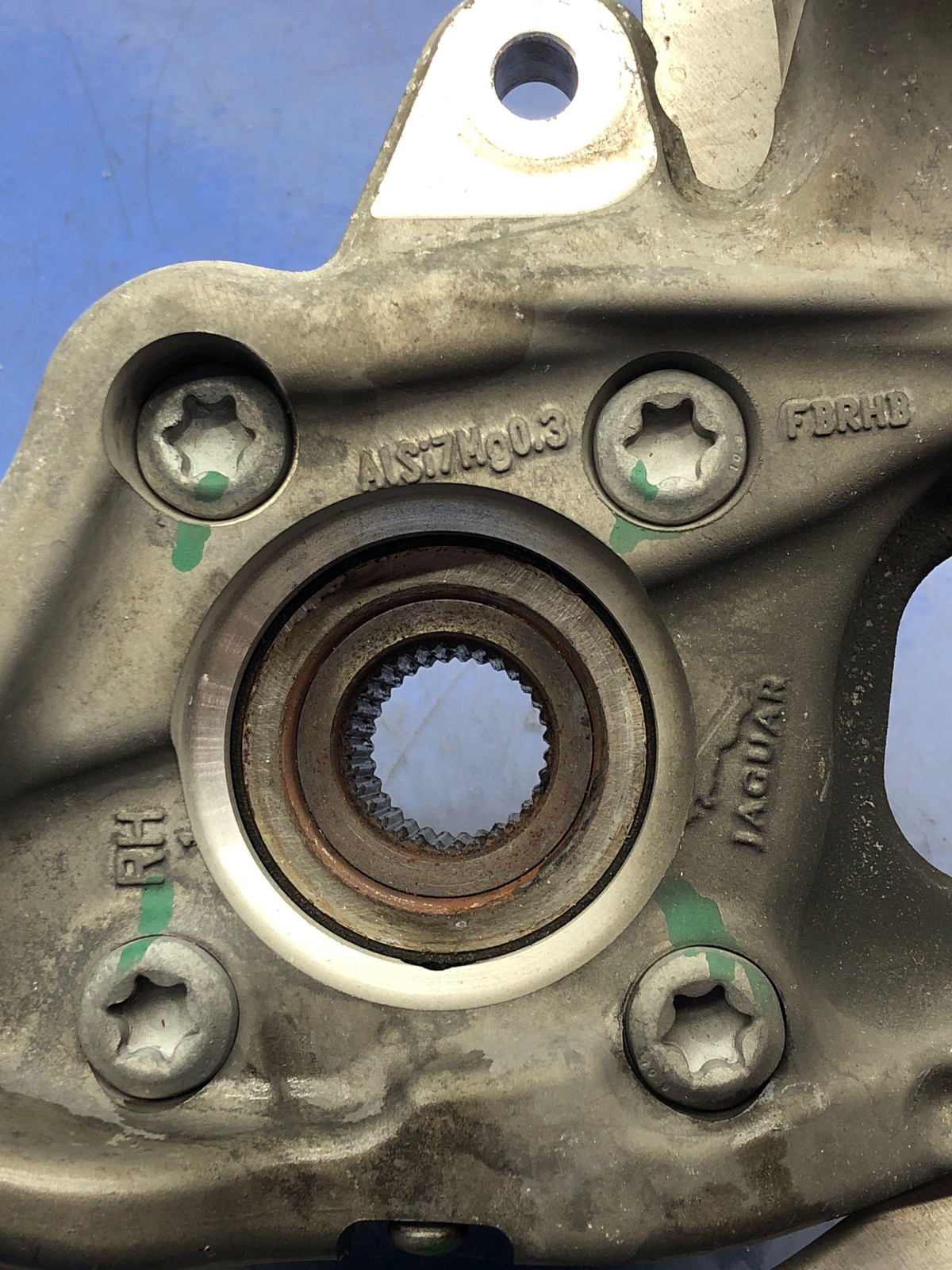 2017-2019 JAGUAR XE OEM RH AWD FRONT RIGHT KNUCKLE SPINDLE WHEEL 