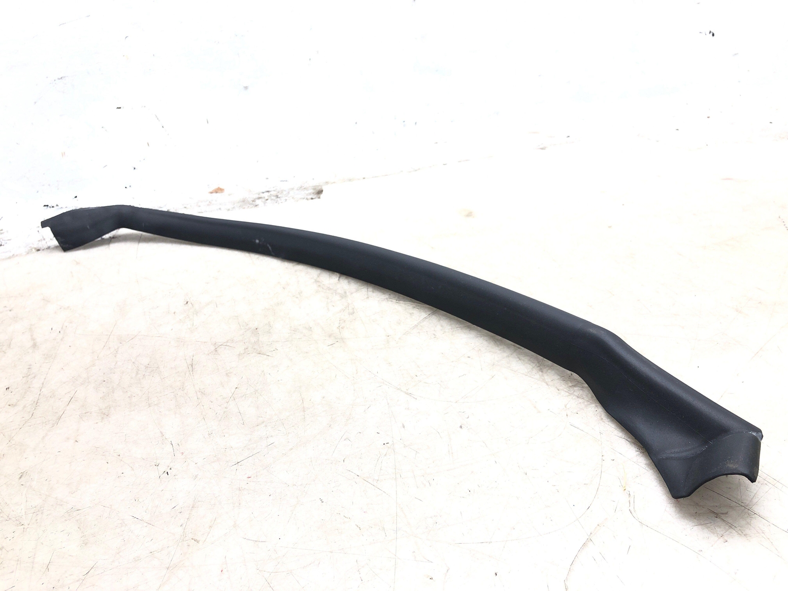 2020-2023 ASTON MARTIN VANTAGE MARGIN WEATHERSTIP SEAL RH REAR LEFT MY63-L25324