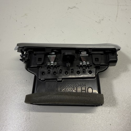OEM 2018 - 2023 CHEVROLET EQUINOX DASH LEFT OUTER AIR VENT GRILLE TRIM 22953484 - Picture 6 of 11